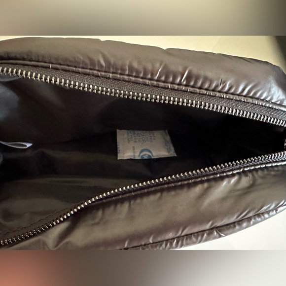 NEW Moncler Toiletry Bag + FREE Gift with Purchase Moncler Shower Gel - Picture 9 of 11